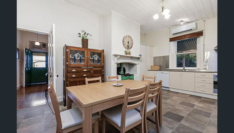 Treasured Memories Cottage - Accommodation Gladstone 9