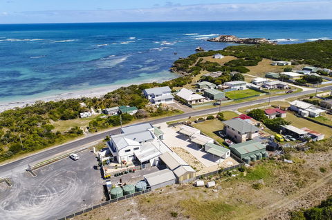 Rocks Retreat House With Sea Views - Accommodation Gladstone 17