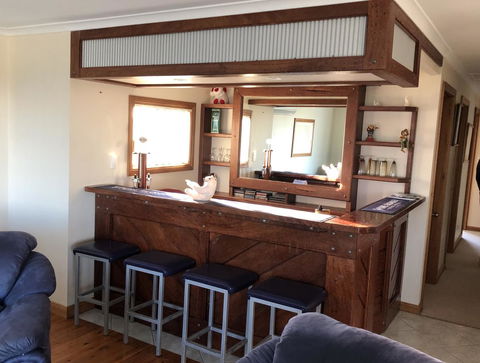 Rocks Retreat House With Sea Views - Accommodation Gladstone 1