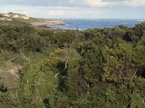 Rocks Retreat House With Sea Views - Accommodation Gladstone 3