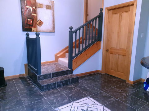 Rocks Retreat House With Sea Views - Accommodation Gladstone 11