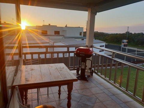 Rocks Retreat House With Sea Views - Accommodation Gladstone 13