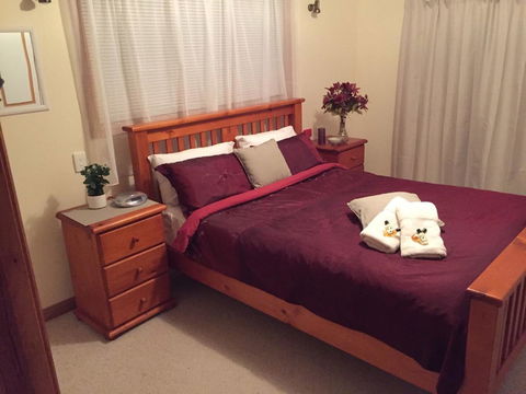Rocks Retreat House With Sea Views - Accommodation Gladstone 6