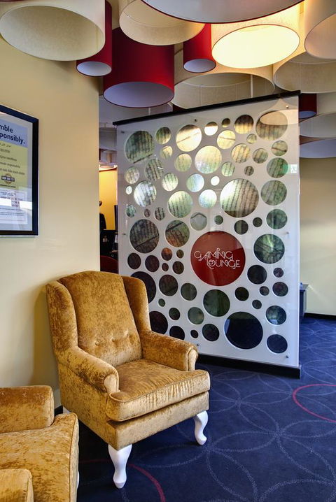 Walkers Arms Hotel - Accommodation Gladstone 3