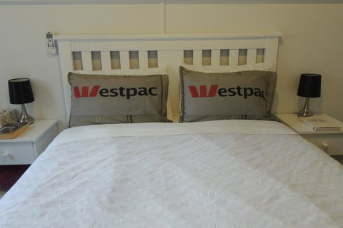 Wozza's B&B - Accommodation Gladstone 35