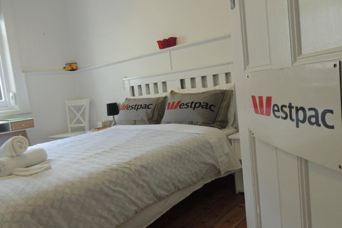 Wozza's B&B - Accommodation Gladstone 34