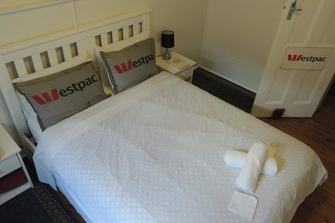 Wozza's B&B - Accommodation Gladstone 37