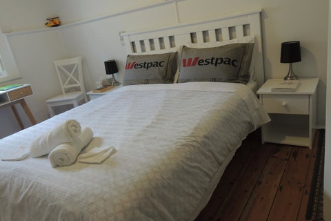 Wozza's B&B - Accommodation Gladstone 38