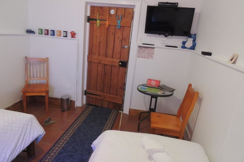 Wozza's B&B - Accommodation Gladstone 11
