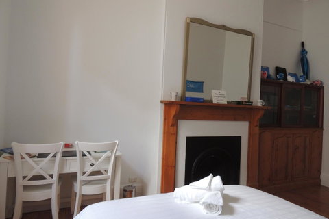 Wozza's B&B - Accommodation Gladstone 29