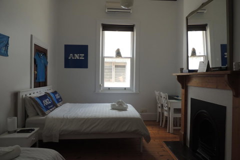 Wozza's B&B - Accommodation Gladstone 32