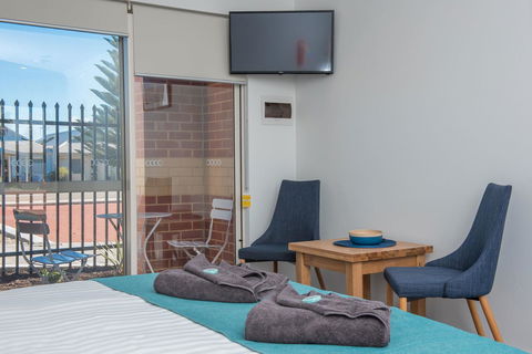 Jurien Bay Motel Apartments - Accommodation Gladstone 8