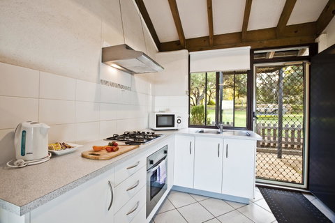 Chandlers Smiths Beach Villas - Accommodation Gladstone 2