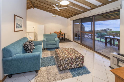 Chandlers Smiths Beach Villas - Accommodation Gladstone 3