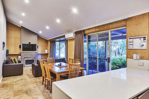 Eight Willows Retreat - Accommodation Gladstone 11