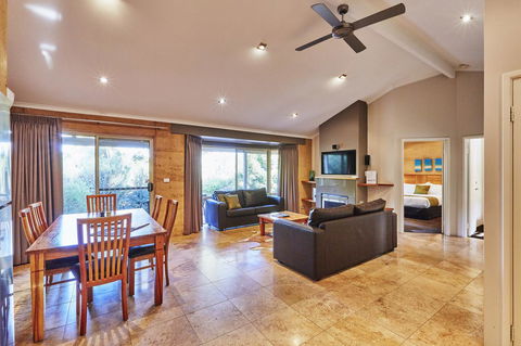Eight Willows Retreat - Accommodation Gladstone 1