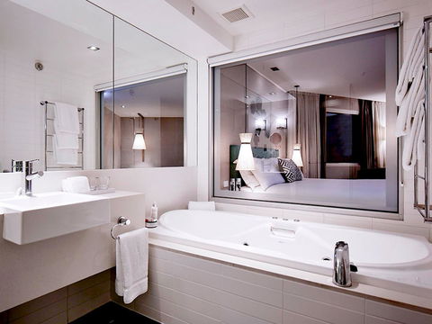 Crown Promenade Perth - Accommodation Gladstone 4
