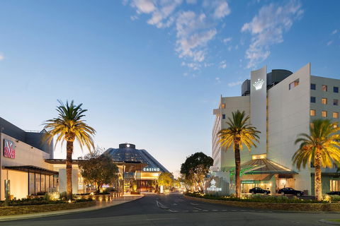 Crown Promenade Perth - Accommodation Gladstone 11