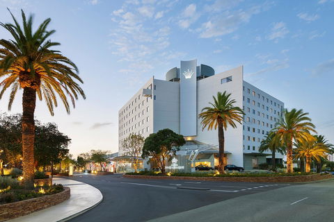 Crown Promenade Perth - Accommodation Gladstone 0