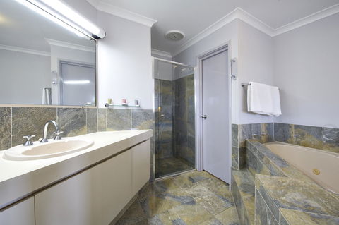 Abbey Beach Resort - Accommodation Gladstone 19