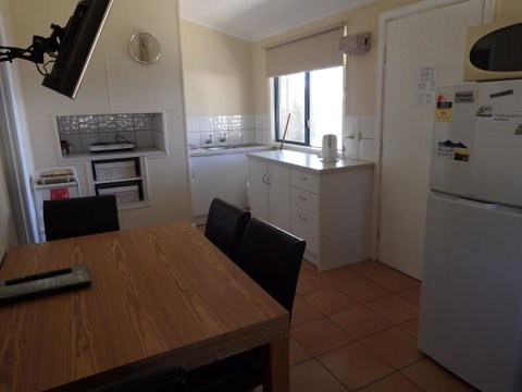 Lazy Lobster Holiday Units & Chalets - Accommodation Gladstone 6
