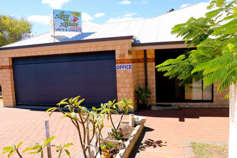 Lazy Lobster Holiday Units & Chalets - Accommodation Gladstone 17
