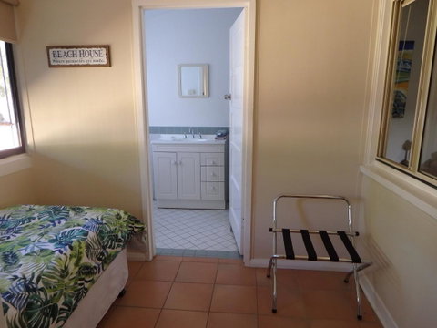 Lazy Lobster Holiday Units & Chalets - Accommodation Gladstone 7