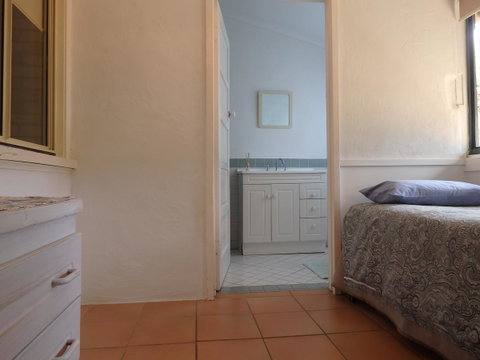 Lazy Lobster Holiday Units & Chalets - Accommodation Gladstone 13