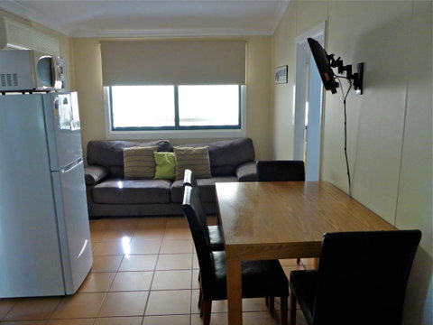Lazy Lobster Holiday Units & Chalets - Accommodation Gladstone 29