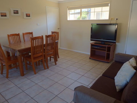 Lazy Lobster Holiday Units & Chalets - Accommodation Gladstone 31