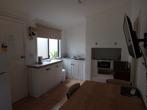 Lazy Lobster Holiday Units & Chalets - Accommodation Gladstone 16