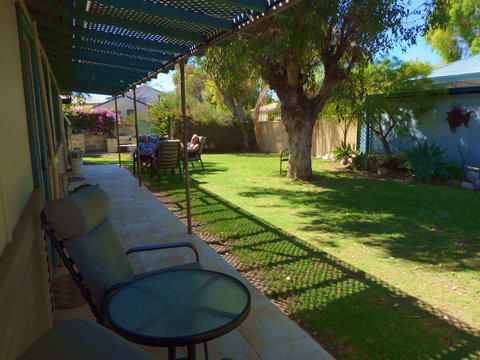 Lazy Lobster Holiday Units & Chalets - Accommodation Gladstone 30