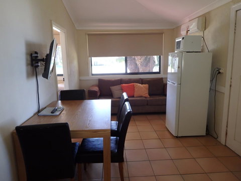 Lazy Lobster Holiday Units & Chalets - Accommodation Gladstone 3