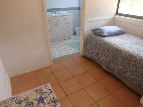 Lazy Lobster Holiday Units & Chalets - Accommodation Gladstone 12