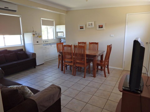 Lazy Lobster Holiday Units & Chalets - Accommodation Gladstone 23
