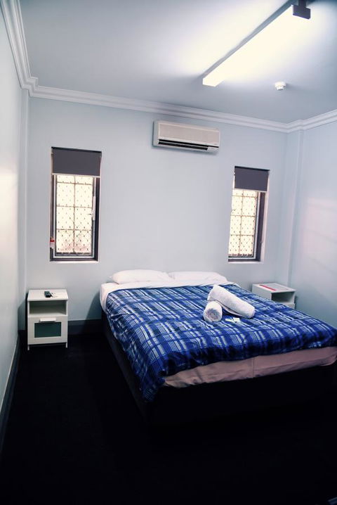 The Emperors Crown Hostel - Accommodation Gladstone 27