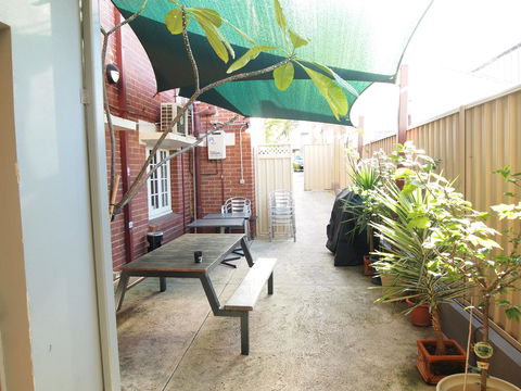 The Emperors Crown Hostel - Accommodation Gladstone 17