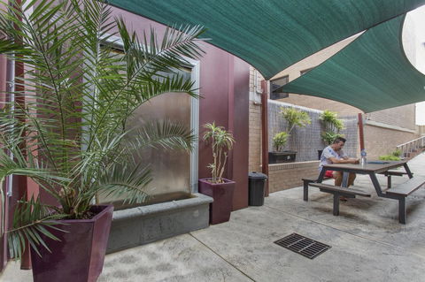 The Emperors Crown Hostel - Accommodation Gladstone 12