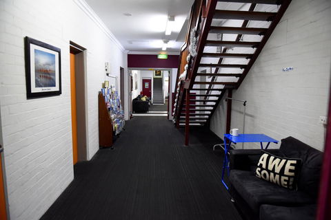 The Emperors Crown Hostel - Accommodation Gladstone 22
