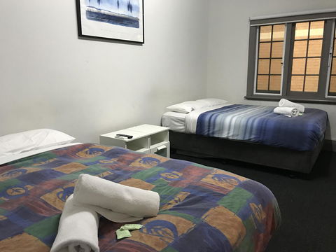 The Emperors Crown Hostel - Accommodation Gladstone 8