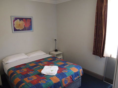 The Emperors Crown Hostel - Accommodation Gladstone 40