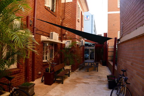 The Emperors Crown Hostel - Accommodation Gladstone 10