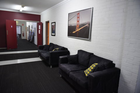 The Emperors Crown Hostel - Accommodation Gladstone 9