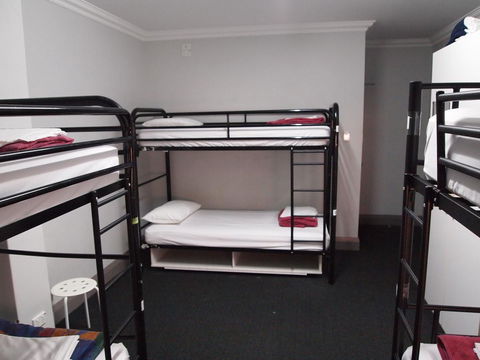The Emperors Crown Hostel - Accommodation Gladstone 11