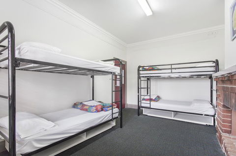 The Emperors Crown Hostel - Accommodation Gladstone 7