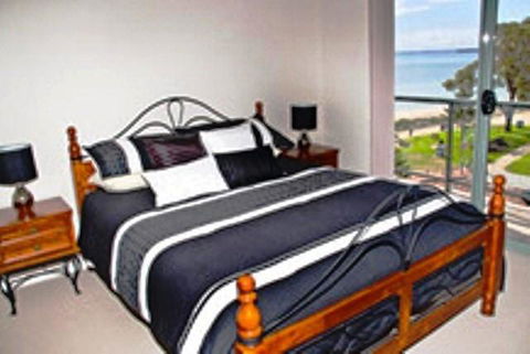 Boardwalk By The Beach - Accommodation Gladstone 9