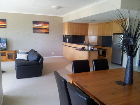Boardwalk By The Beach - Accommodation Gladstone 1