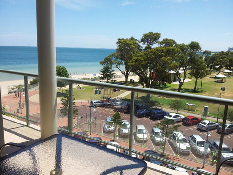 Boardwalk By The Beach - Accommodation Gladstone 3