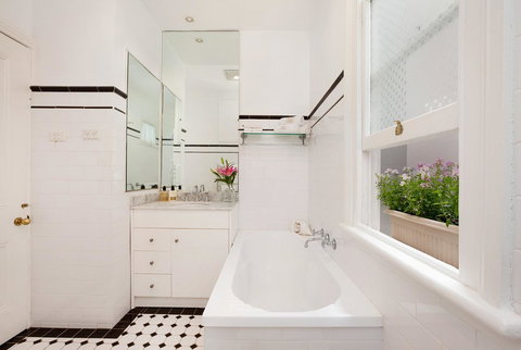 Stunning Terrace In Centennial Park - Accommodation Gladstone 17