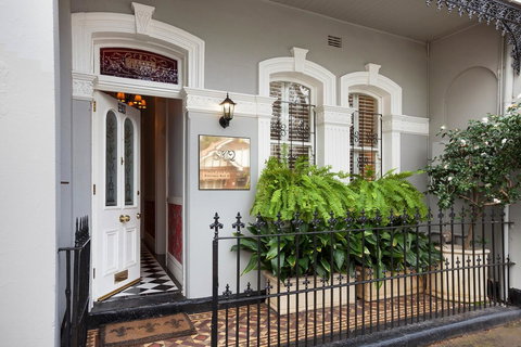 Stunning Terrace In Centennial Park - Accommodation Gladstone 0